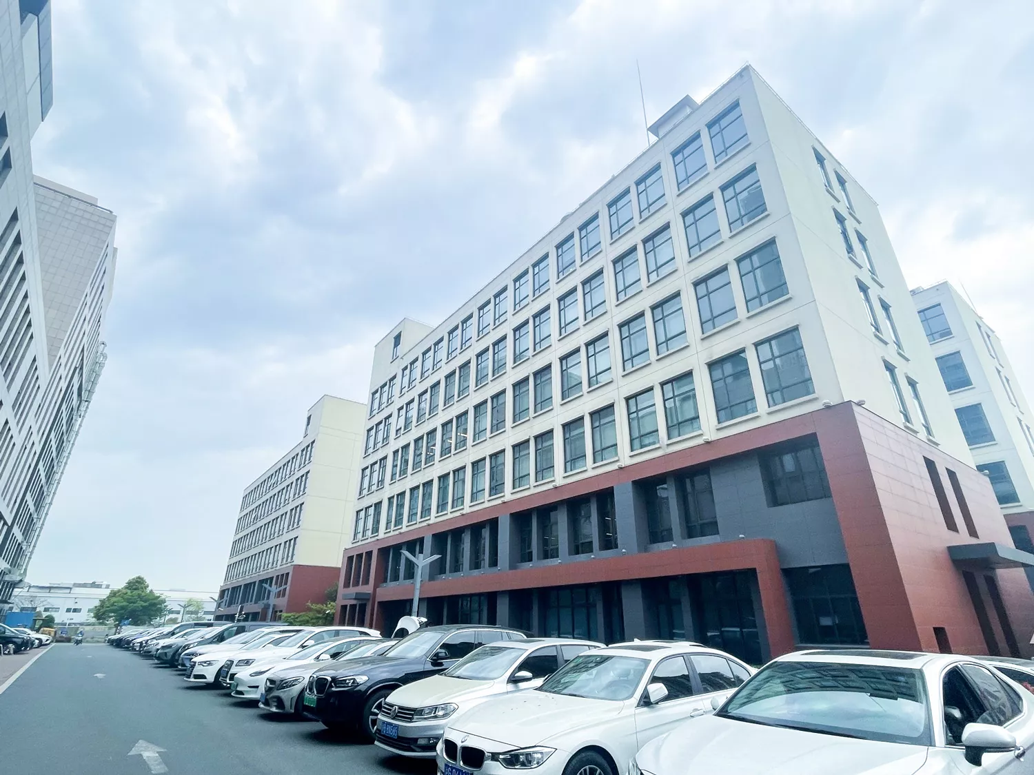 长三角生物分析中心：上海市浦东新区张江路 1238 弄恒越国际大厦 1 号楼