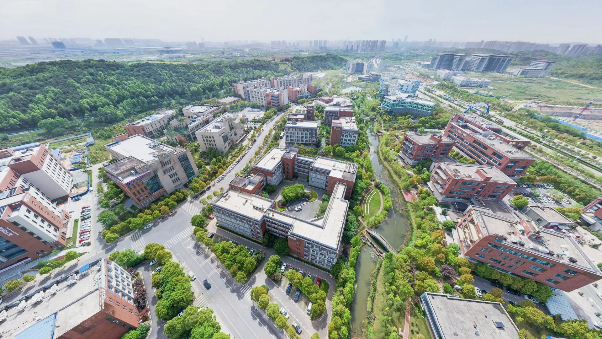 生物分析武汉总部：武汉市东湖高新区高新大道 666 号光谷生物城C1 / B4 / B6  栋